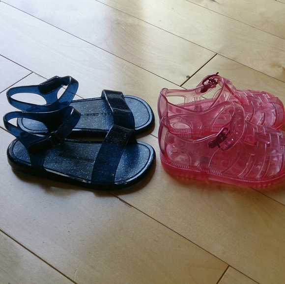Lot Girls sandals, sneakers, boot, 2 water shoes - Picture 3 of 10